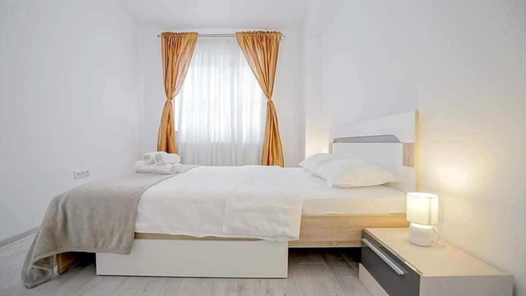 Giorgia And Ary Apartment Brasov Bagian luar foto