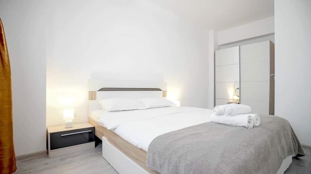Giorgia And Ary Apartment Brasov Bagian luar foto